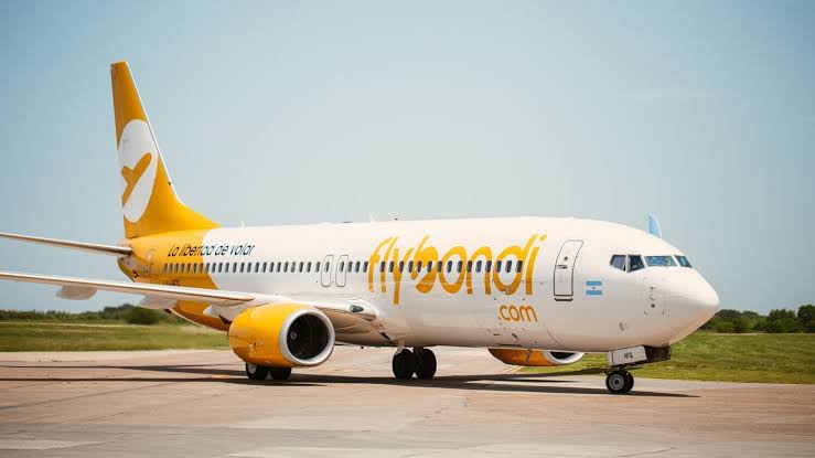 Flybondi se presentó en concurso preventivo tras 57 días sin vuelos, despidos y deudas millonarias