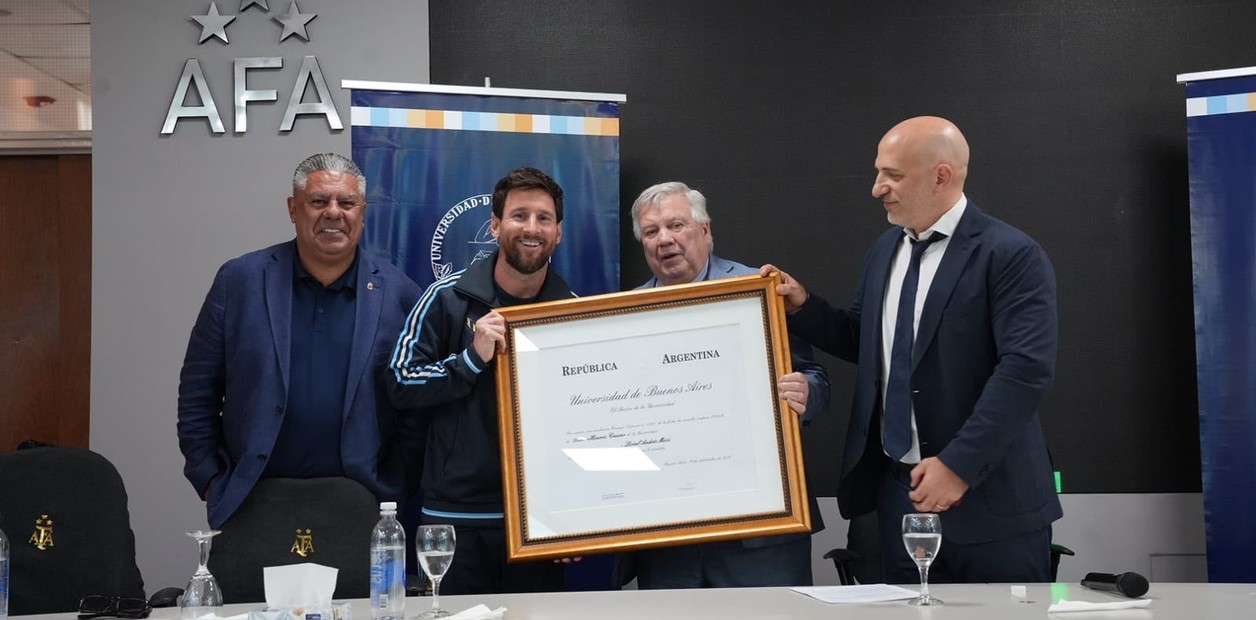 La UBA homenajeó a Messi: emocionado, recibió el Honoris Causa y dijo “es un orgullo muy grande”