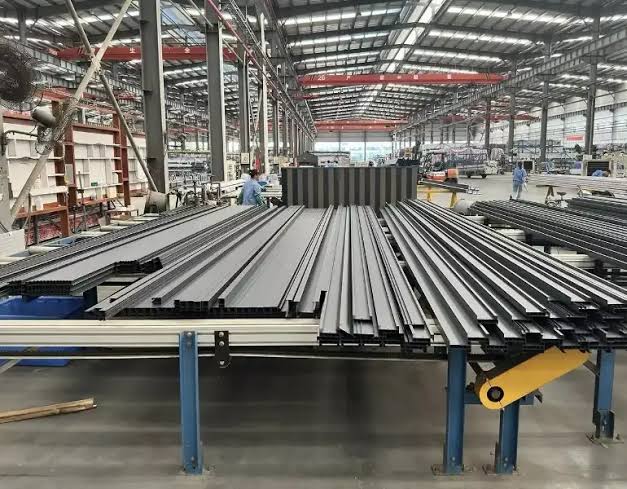 El Gobierno eliminó las medidas antidumping para tubos de aluminio chinos y abarata un insumo clave para la industria