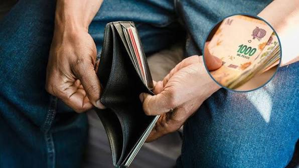 El salario mínimo sigue perdiendo poder de compra: cayó más de 40% en términos reales desde 2023