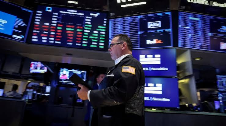 Sin mercados en Argentina, caen los bonos en Wall Street y el riesgo país roza los 500 puntos 