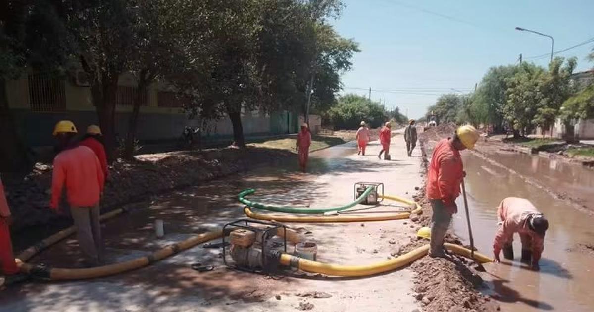 Demoras en remesas para la obra de cloacas ponen en riesgo de crisis sanitaria a Añatuya