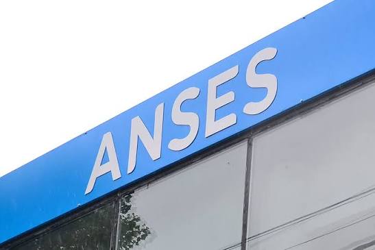 Jubilados cobrarán con aumento en agosto: cuánto queda la mínima con el bono