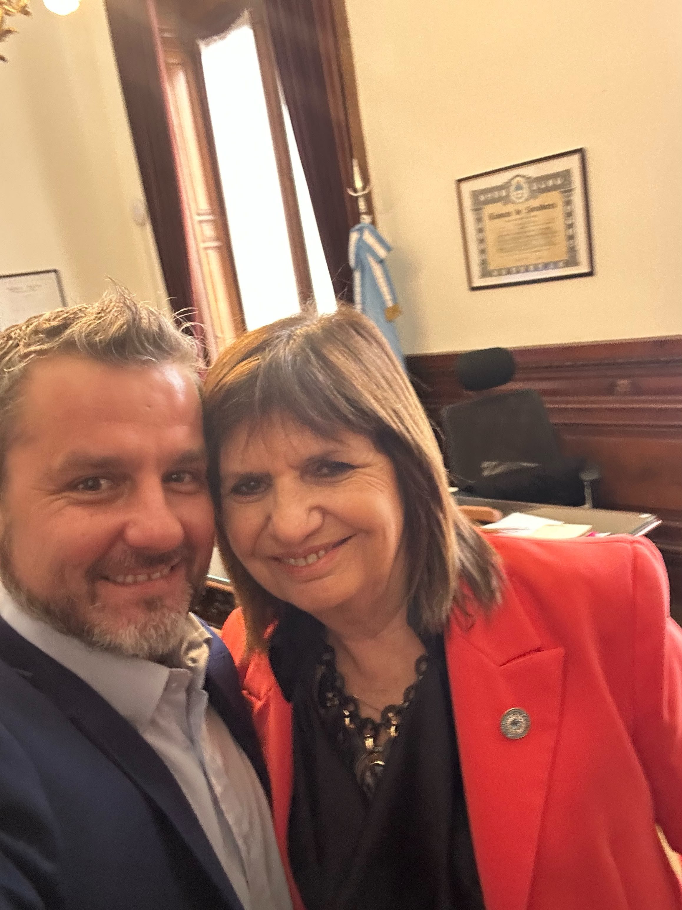 Foto va, interna viene: Campero con Bullrich y Catalán afuera