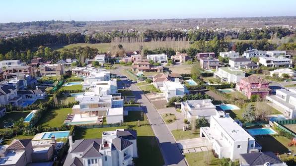 La vida VIP de Catalán lejos de Tucumán: así es el country donde vive