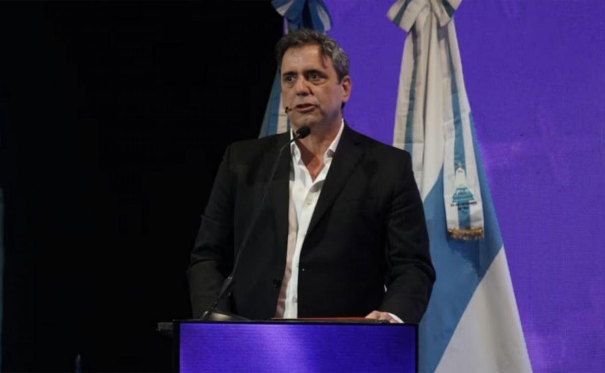 “Lisandro Catalán”: el insólito momento en que la música tapó su discurso y se volvió viral en X