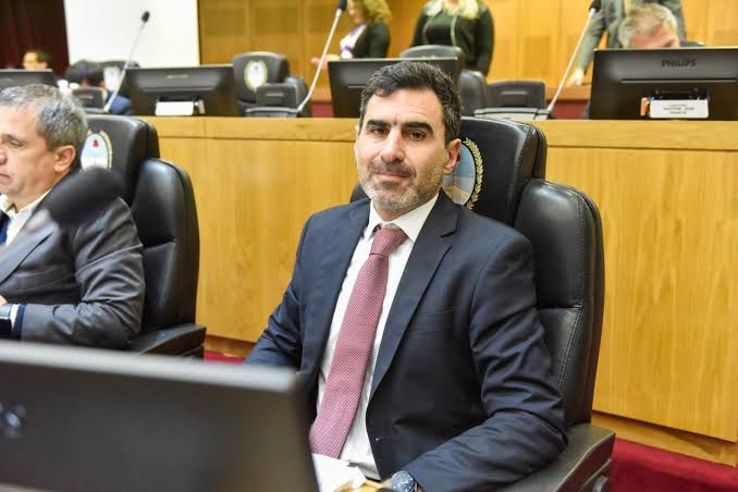Courel, con los tapones de punta contra Catalán: lo tildó de “irresponsable” y aseguró que “no conoce los problemas de los tucumanos porque no vive en Tucumán”