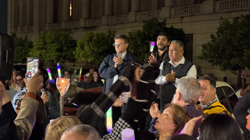 Cisneros utilizó la protesta de EDET y la convirtió en una tribuna política